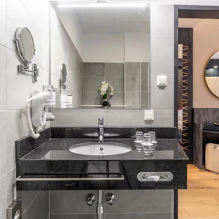 Szálloda Plaza Wiener Neustadt, Bw Signature Collection 3*