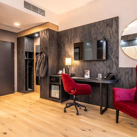 Plaza Wiener Neustadt, Bw Signature Collection